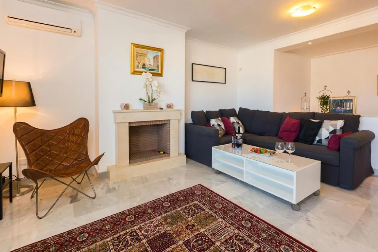 Puerto Banus Senorio De Aloha 3 Bed Apartment With Seaviews Marbella